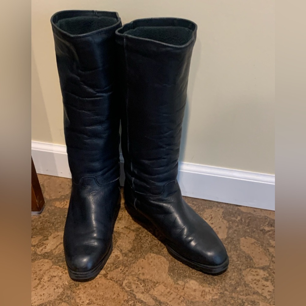 Santana Canada Black Knee-High Boots